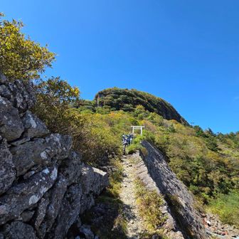 青空と筒上山