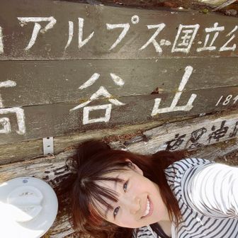 鳳凰山・地蔵岳・観音岳・薬師岳 大きくて地面にあって上手く一緒に撮れない📸
寝転がって撮ってみたよ〜(￣▽￣)🎶