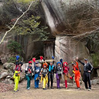 鬼のさしあげ岩🪨
ここも女性グループと相互に撮影😀