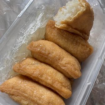 今日は
自分で作った稲荷寿司を持ってきたので、
展望台で食しました。
暑さと汗びっちょで、あまり食欲なかったはずなのに、
全部食べましたっ！美味しすぎてっ！
( ＾∀＾)ｹﾞﾗｹﾞﾗ