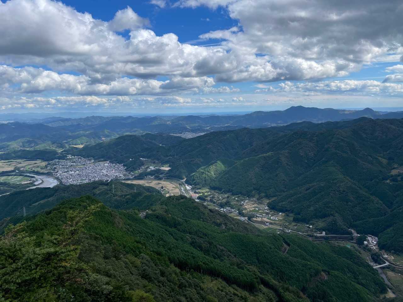 少し登ると景色が開けてきました