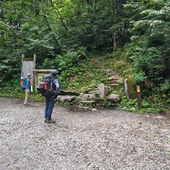 笠新道登山口まで戻ってきた。2日前がなんか遠い過去のよう