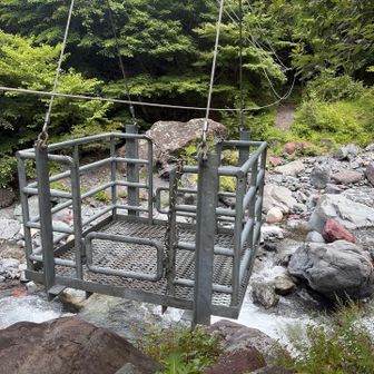 ゴンドラ
乗ってみたけど、なかなか進まない。興味本位で乗っちゃいけない気がする