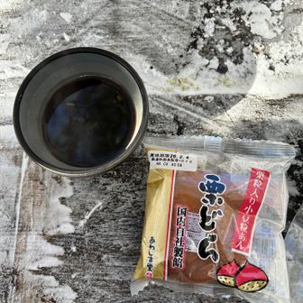 ランチはこれだけ😆

池の上から見た時、白駒荘に電気が灯って
ないようにみえたのでそこでのランチは
諦めてました😂