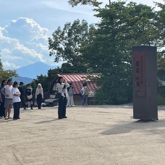 4回目の高尾山頂です，大きな積乱雲が見えています😭

それで自宅付近では，今絶賛雷雨中です💦この雲がきたのかもしれないです😭