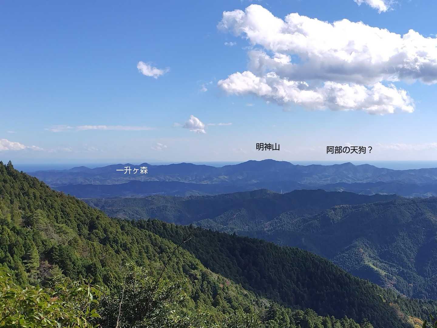 ビュースポットで山座同定
2座しか分からない

今日は海もクッキリ見えてる🌊

一升ヶ森⛰️はまだ未踏
アスレチックしに行かないとな〜🎵
