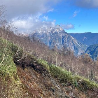 明神岳も冠雪
