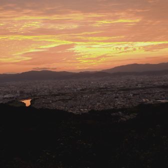 東ベンチから、桂川、音羽山方