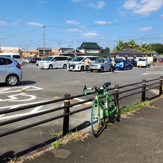 何時ものここに駐輪鍵を掛けたが、帰りに鍵🔐が空かず南京錠を破壊するはめに😅
レンチ二本テコの原理でこうして……壊せました😮‍💨