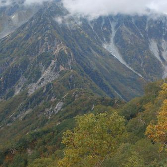 今回の山行の核心部、東鎌尾根へ