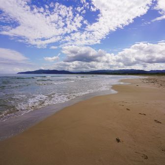 小天橋の砂浜（東方向）