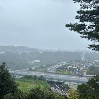 十兵衛山に到着。雨が降りだした。