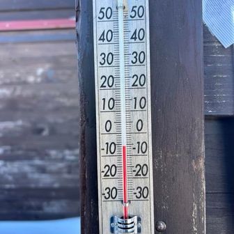 寒いので、小屋まで戻りました。