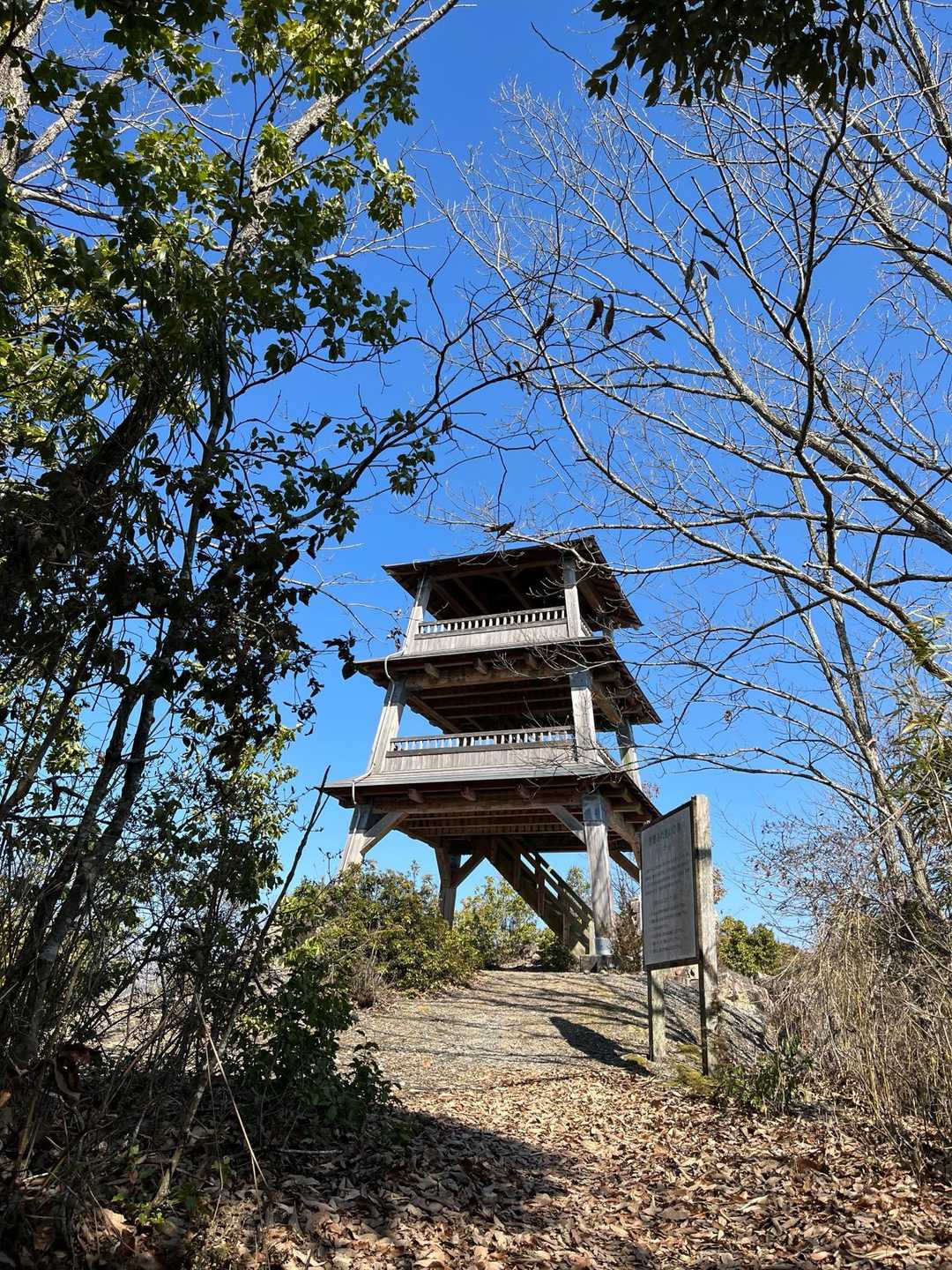 三重山の展望台に到着
