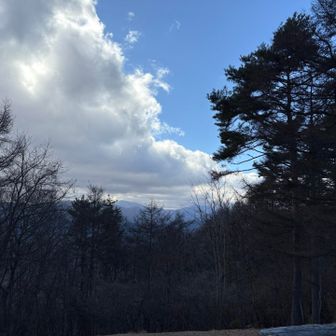 山頂からの富士山🗻は、雲にはばまれて見えず、お預けですね。
心眼で見ましょ〜う😊