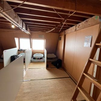 今日の宿
事前に、肩の小屋と北岳山荘の情報を比較し
評価の高かった北岳山荘に決定しました

スタッフ対応もさることながら、寝床のプライバシーへの配慮もポイント高いのかなぁ
あと、北岳山荘から眺める北岳の勇姿が⭕️