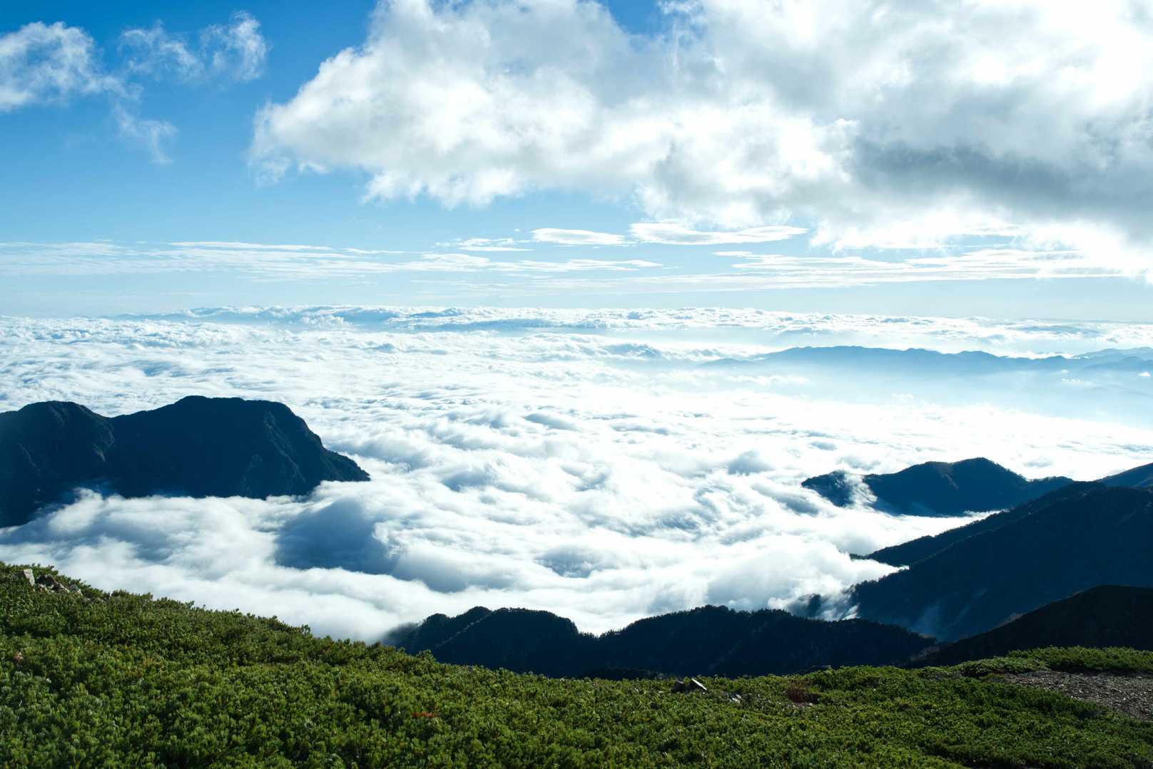 そのまま歩いていけそうな雲海