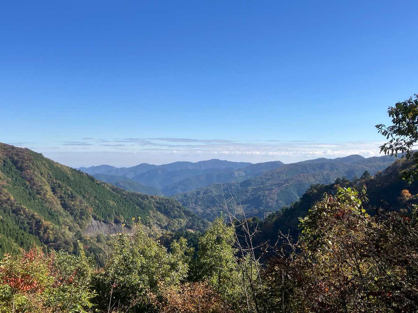 中央に生藤山