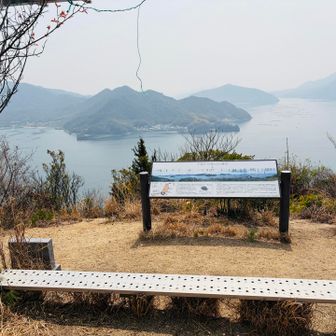 ベンチもアルゾ‼️
しかし、落ち着いて食事できないと思ってたので昼ごはんは持ってきてない😗