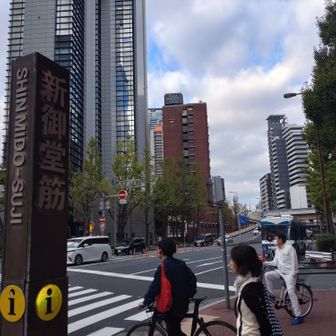 大阪市 来た道を戻って梅新南交差点から新御堂筋スタートです🚶‍♂️