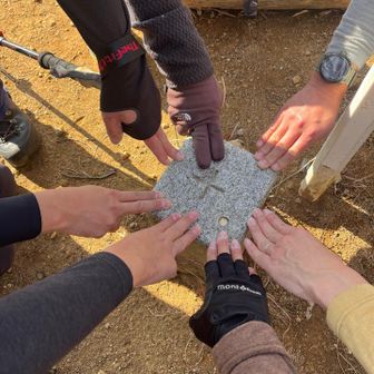 みんなで三角点タッチ😙