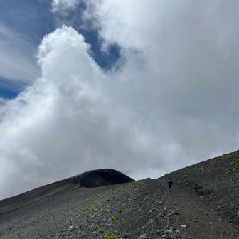 一見、登っている様に見えますが、実際は下っています！目の錯覚ですよね~
これも、昨年ガイドさんに教えて頂きました~