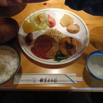晩飯まで本当に暇だったけど、友人から私の母校の甲子園出場決定の連絡。50代親父が地上3000メートルで涙ぐむ。