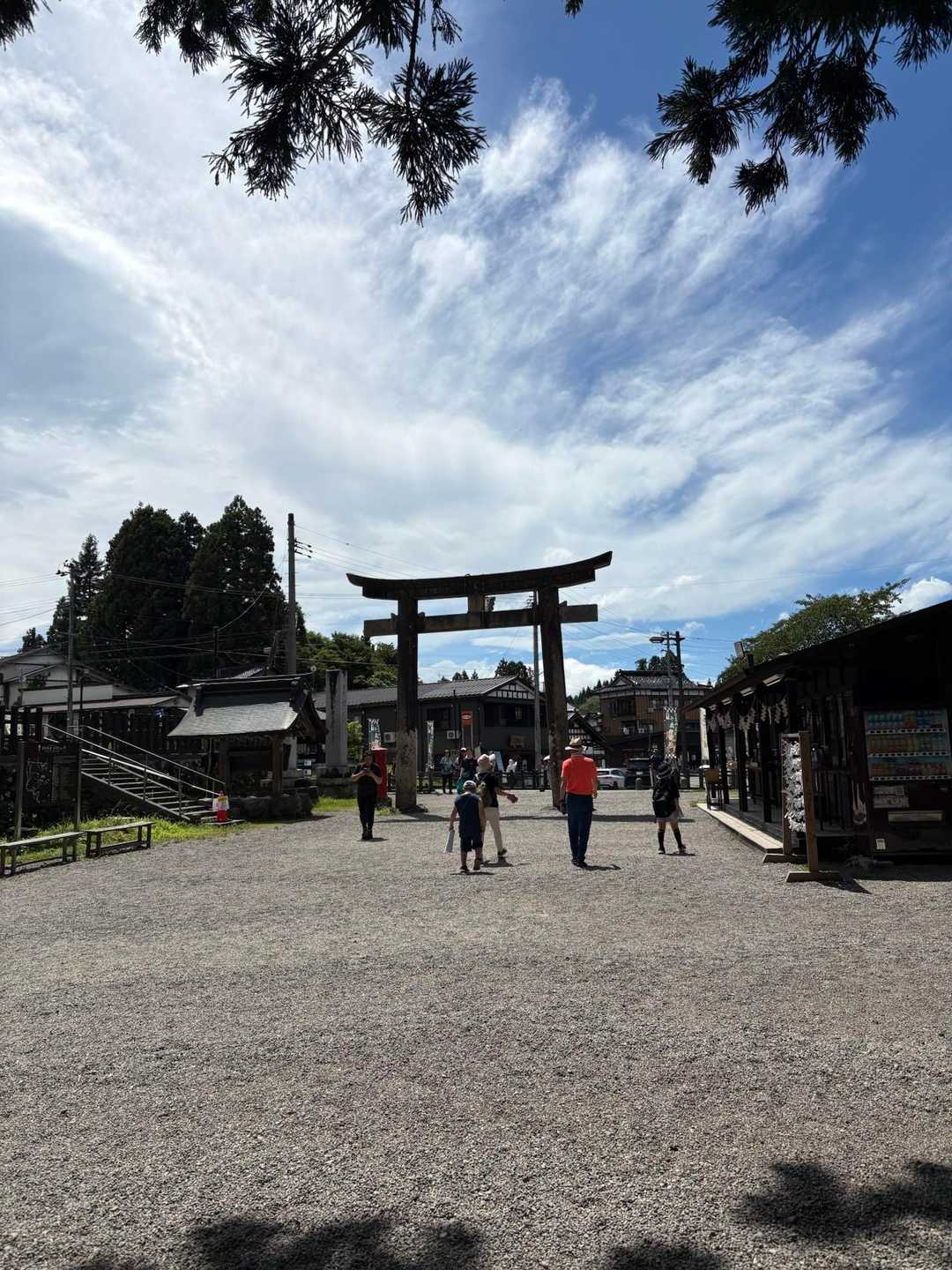 淡々と石段を下って下山、お疲れ山