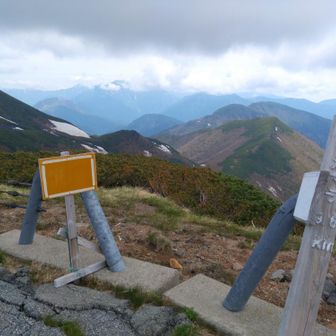 平湯からここまで実は登山道が繋がっている。なんか険しそう。
ちゃんと登山装備じゃないとこっちの道は怖いな