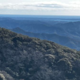 中ほどにある稜線が馬山