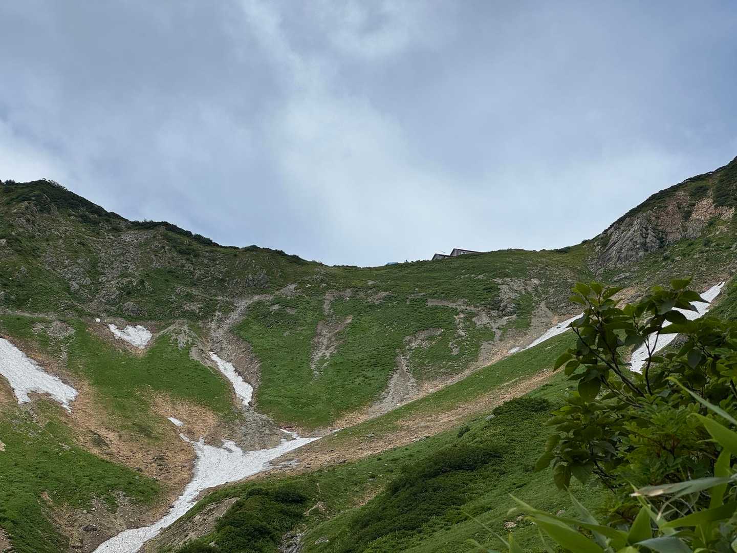 山荘見えたけどまだまだ登る
