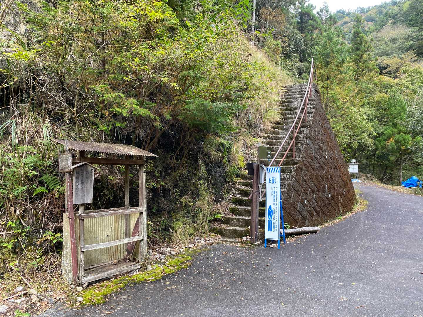 ここから登ります。
当然、ヘッデン下山覚悟です！