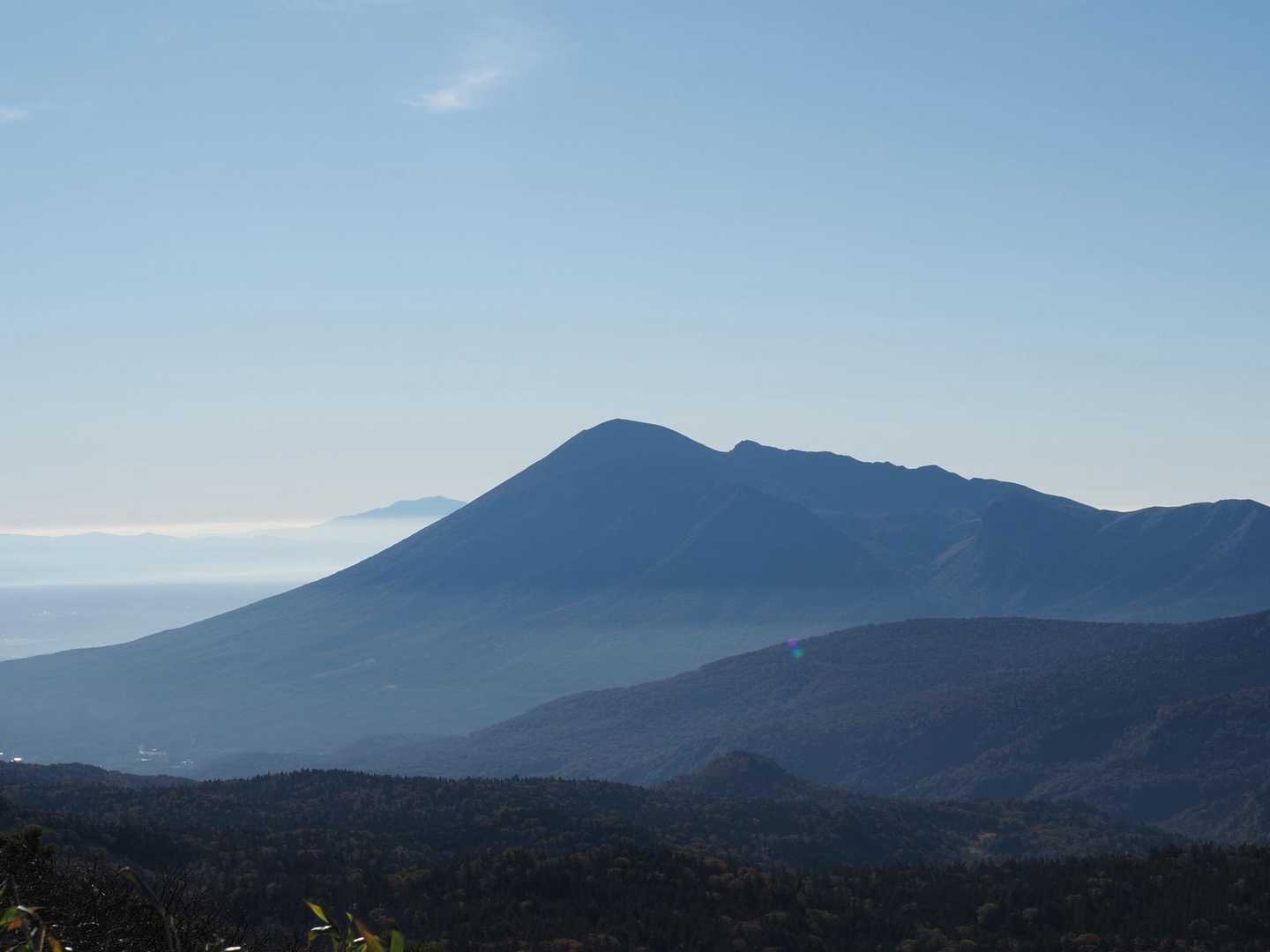 岩手山と早池峰山。

また視線を戻し…