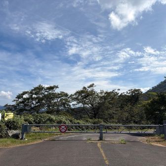 林道はここで閉鎖されています🤔