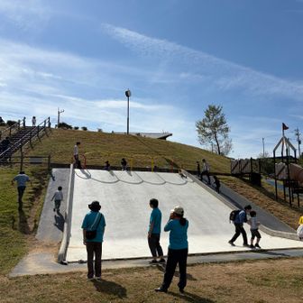 龍崖山公園にやってきました🙌
勿論滑りました🛝

綺麗なお手洗いお借りして、水飲み場でお水2リットル汲ませていただきました🚰