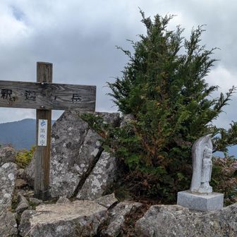 富士山は雲の中です。