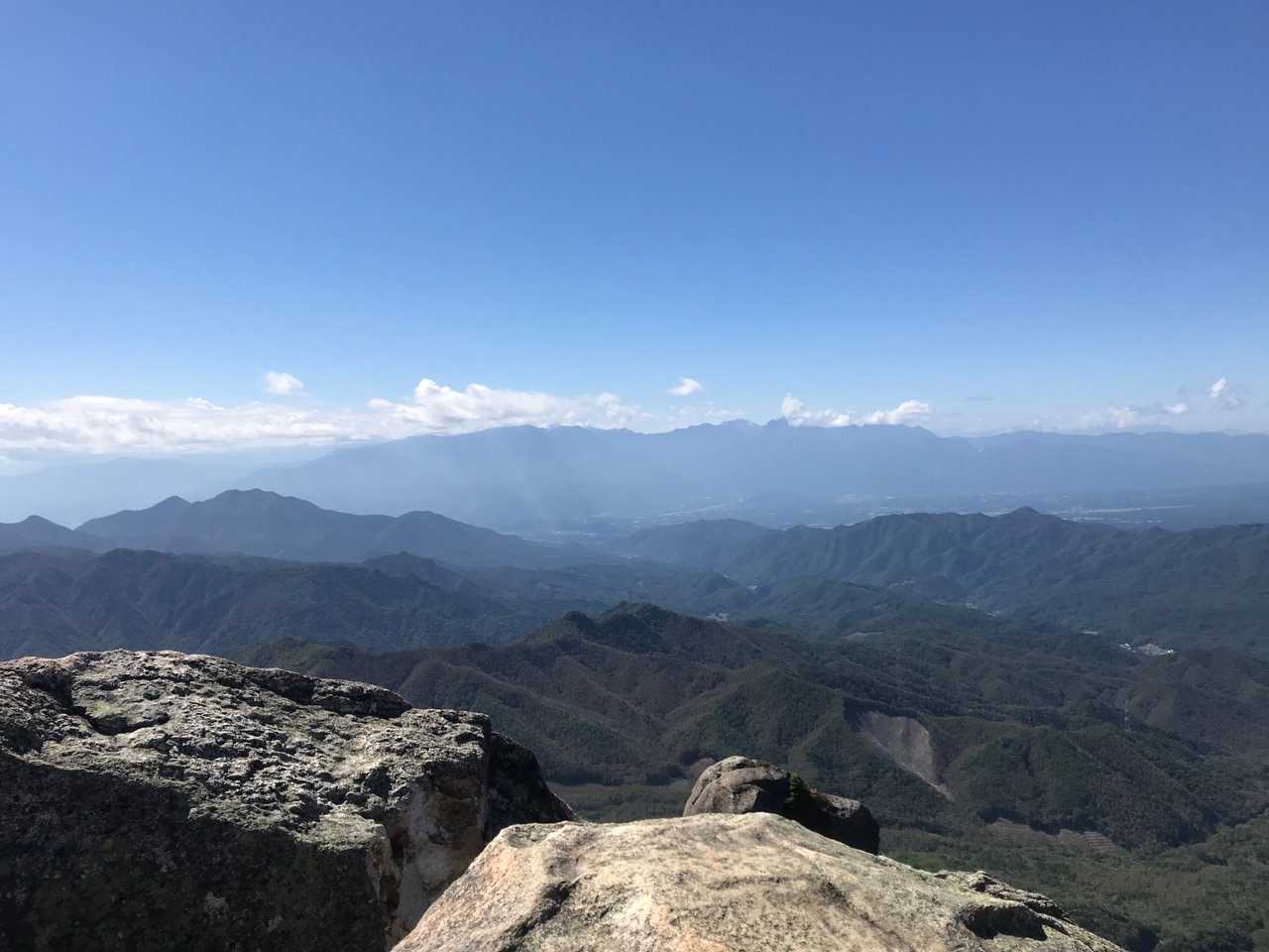 スカイブルーの空と絶景⛰