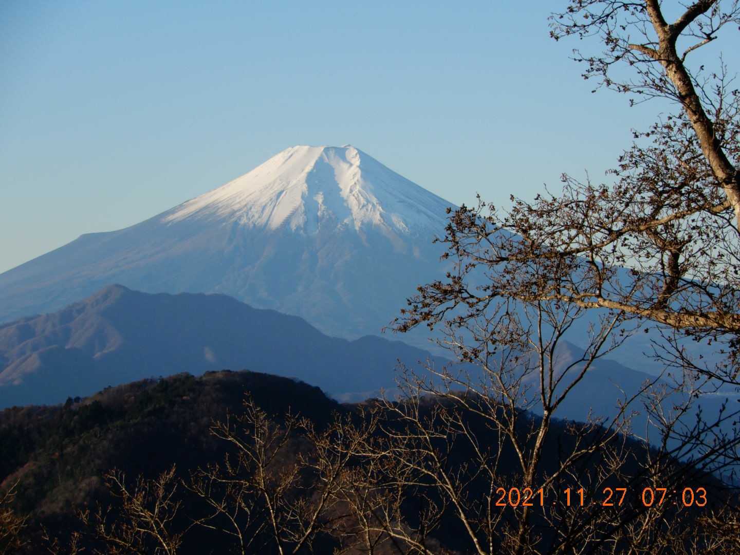 富士山に陽が当たりきれいだな