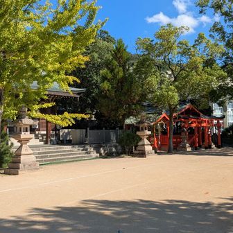 八幡宮を横切ります。