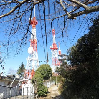 山上のＴV送信アンテナ群