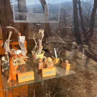 神成山に生息する生き物が展示してあります