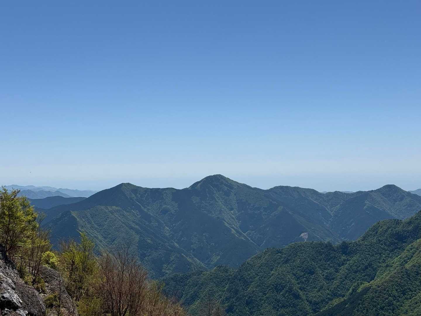 存在感たっぷりの仙千代ヶ峰（奥千丈）
このお山も一度登ってみたいな😁
