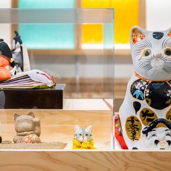 和紙が有名みたいです。
この人形も和紙だと思う。