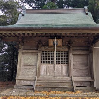 清澄山の別名は妙見山です🌲山頂に建つ妙見堂にお参りをしました✨お堂の周りを一周しまし山頂標識を探しましたが見つかりませんでした🔎
山頂の眺望は有りません😰