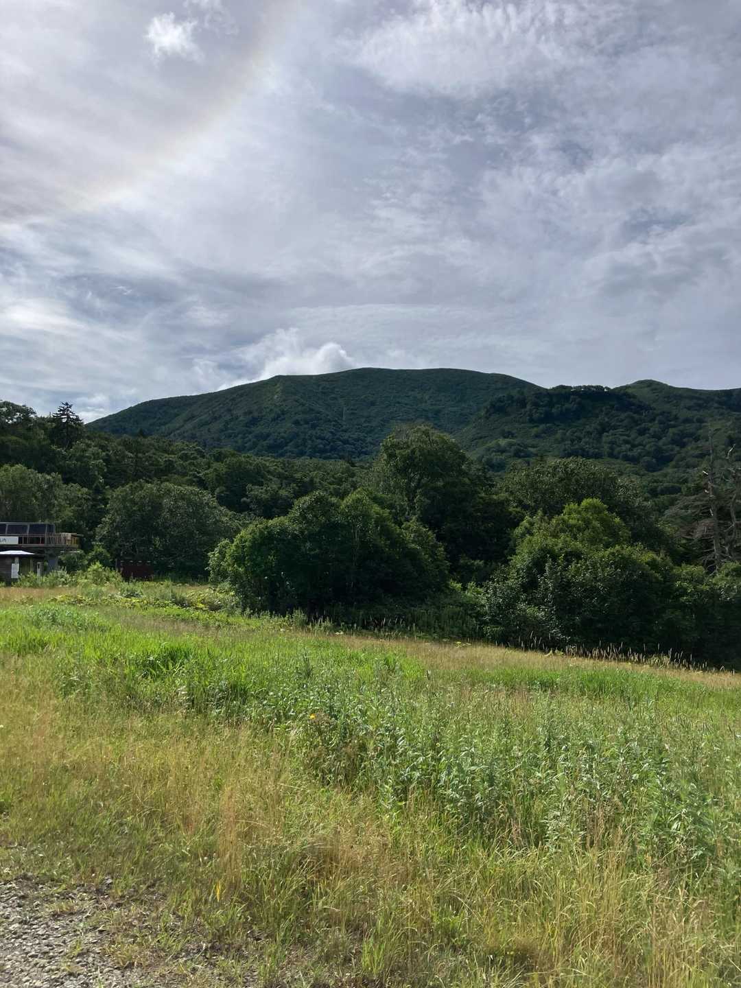 正面あたりが山頂らしい