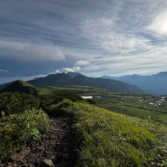 スイスの高原にあるような白亜の山荘の写真を見て「行きたい！」と思ったら大変です😭
ここに来るまでもかなり大変な山行でした。