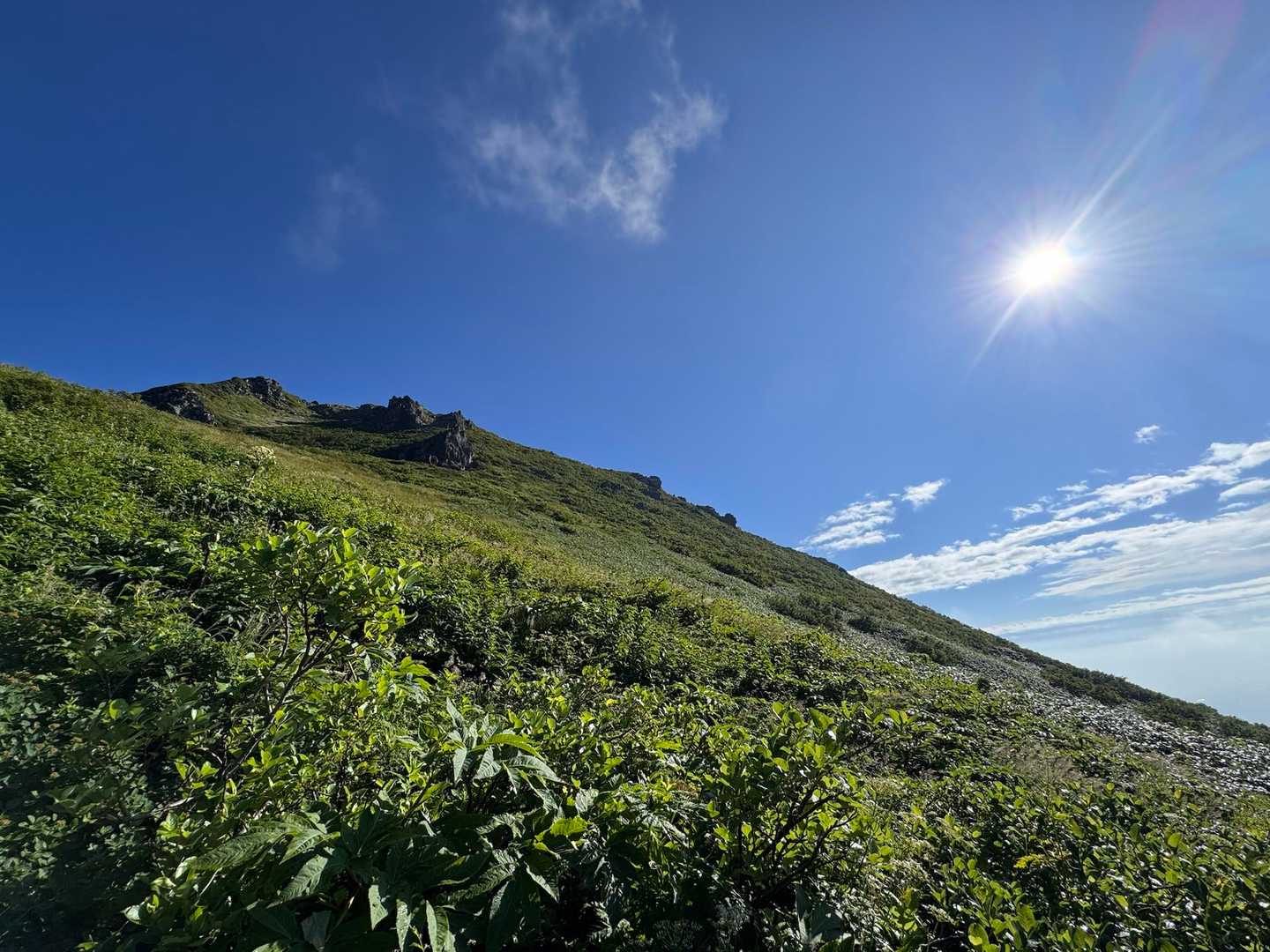 岩木山山頂方面は青空💙太陽見える☀️