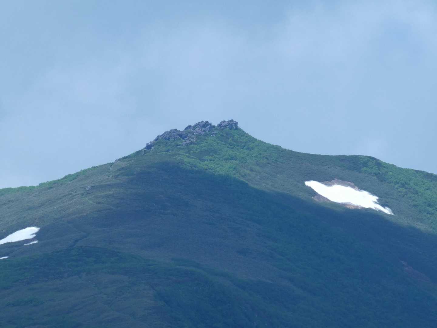 目国内岳山頂の岩岩