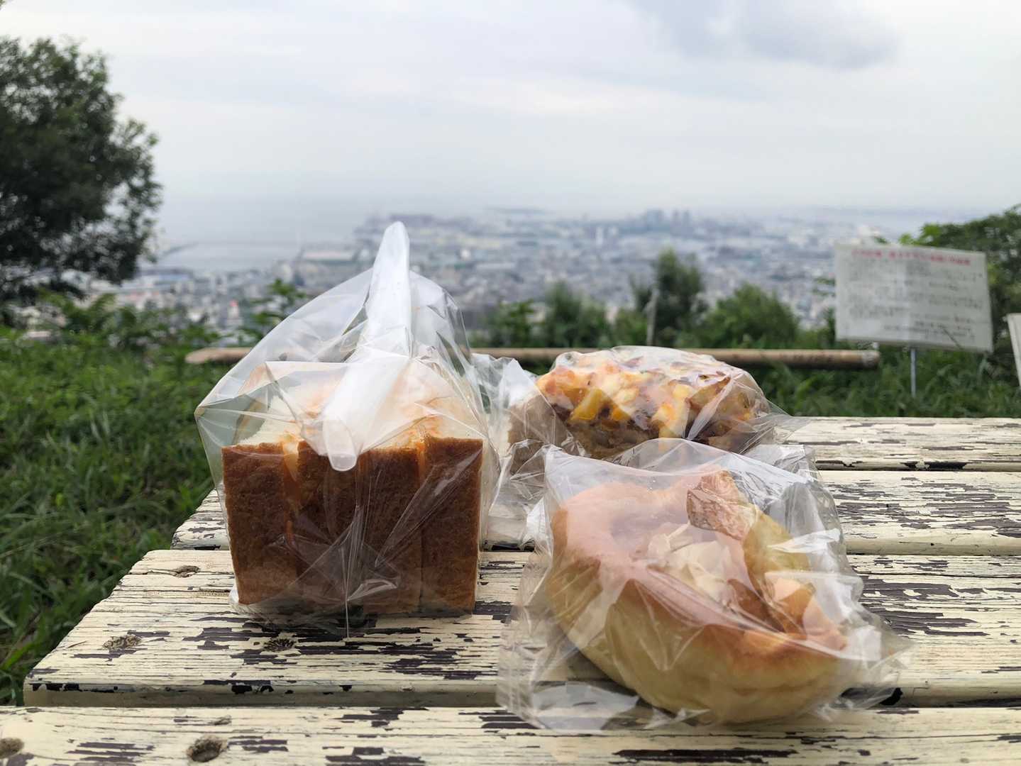 山の上で食べるものは美味い😋美味い😋