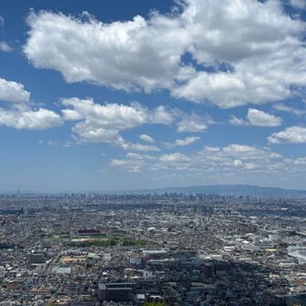 展望台からの大阪平野。
街の向こうに六甲山